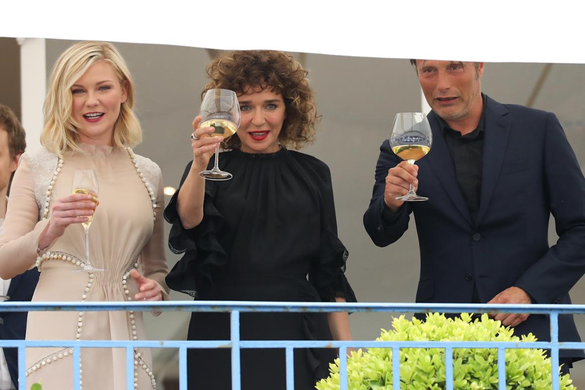 CannesJury_Dinner16.jpg
