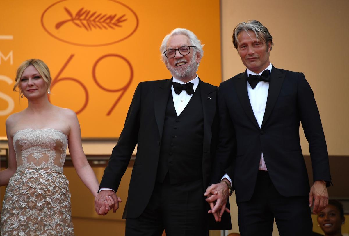 69thCannes_AwardsArrivals016.jpg