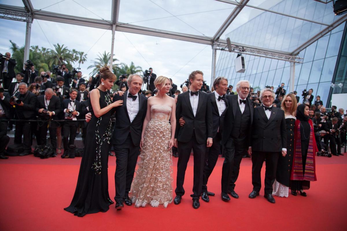 69thCannes_AwardsArrivals050.jpg