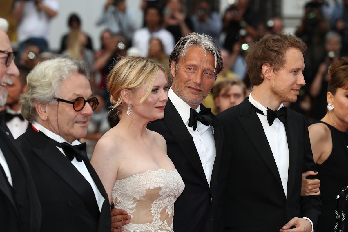 69thCannes_AwardsArrivals072.jpg