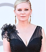 PowerOfTheDog_VenicePremiere30.jpg
