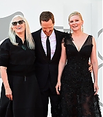 PowerOfTheDog_VenicePremiere90.jpg