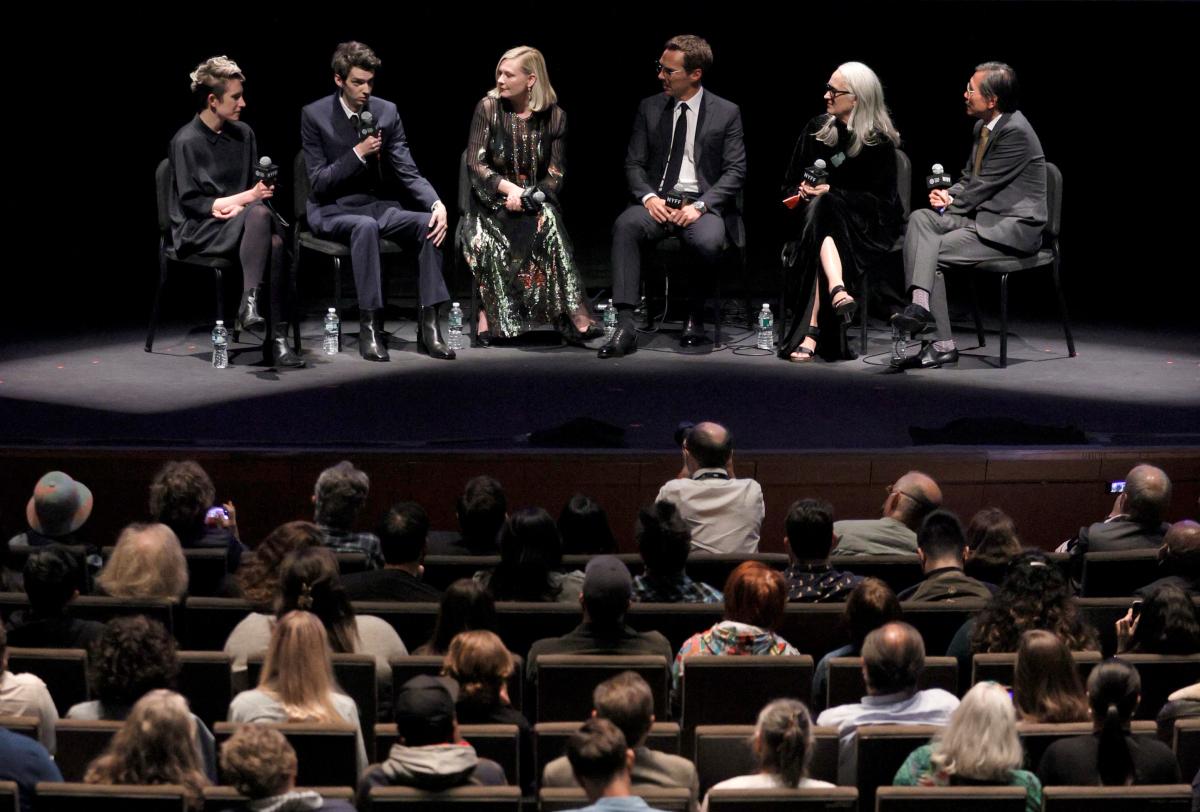 PowerOfTheDog_NewYorkPremiere70.jpg