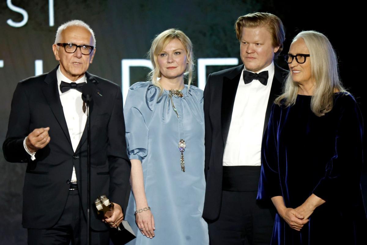 27thCriticsChoice_Ceremony09.jpg